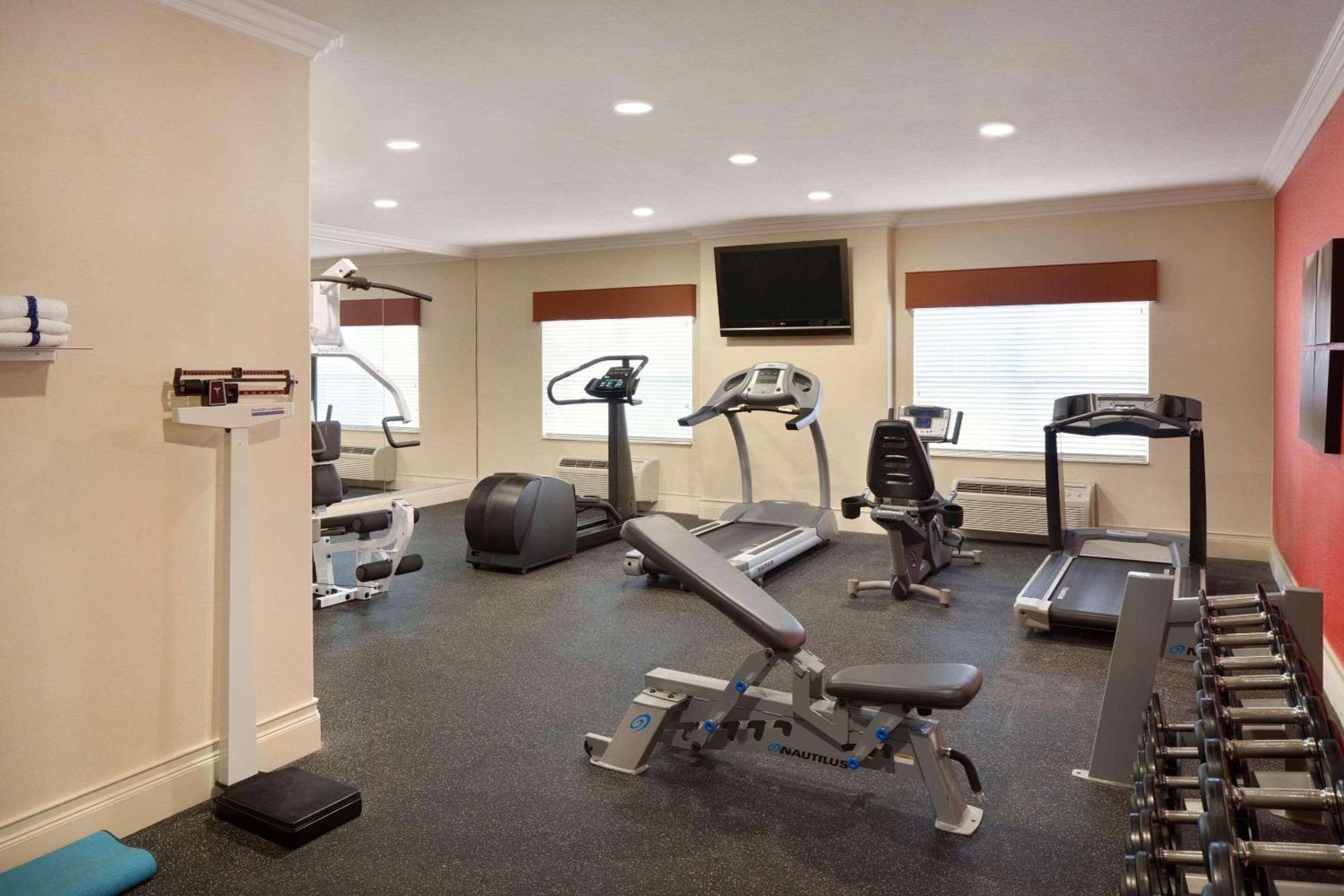 Country & By Radisson, North, Il Hotel Champaign