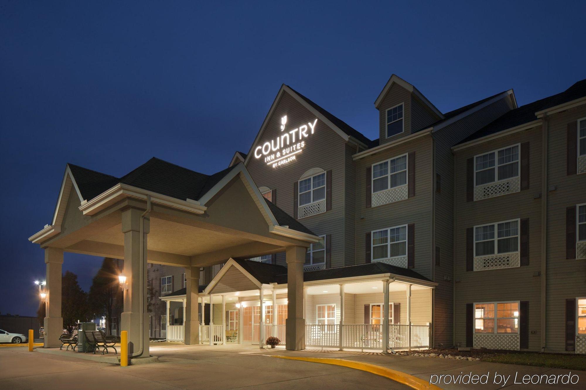 Country & By Radisson, North, Il