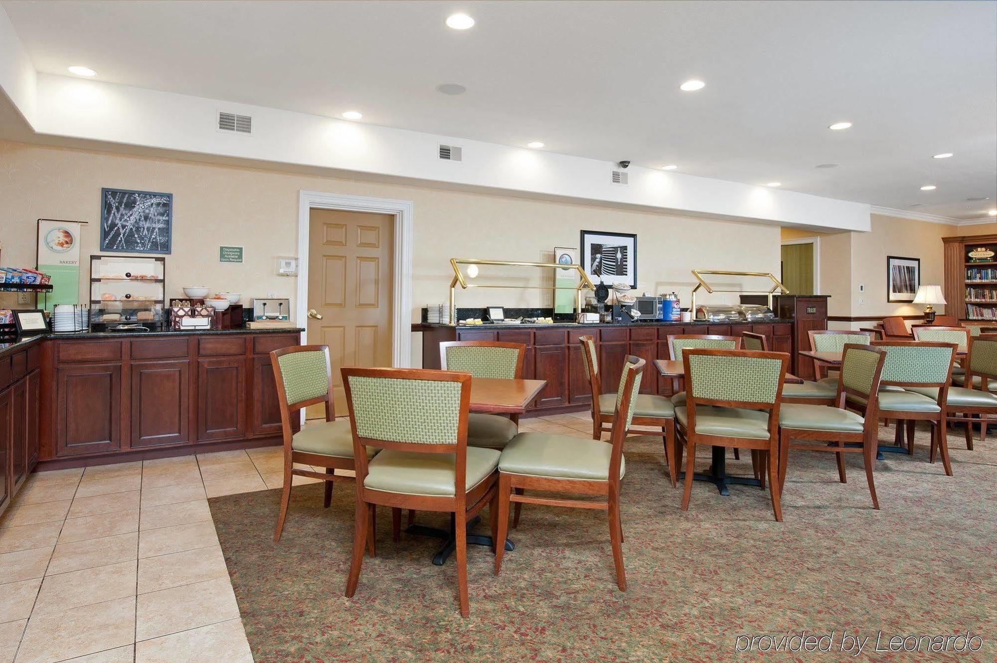 Country & By Radisson, North, Il